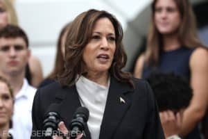 Kamala Harris îl acuză pe Donald Trump că nu are ”nicio dorinţă” să oprească imigraţia