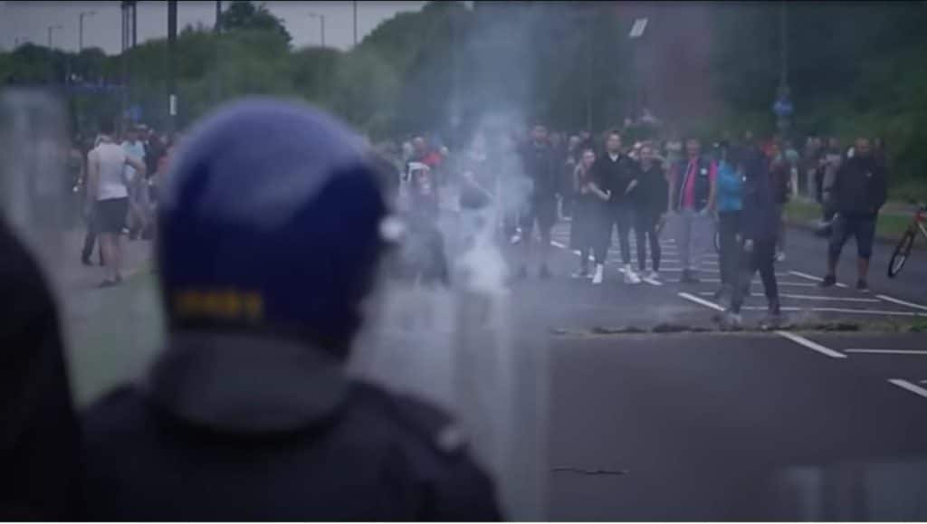 Mesajul Regelui Charles al III-lea după protestele violente din Regatul Unit. Premierul britanic, avertisment