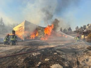 Incendiul izbucnit în Grecia se extinde la marginea Atenei. Mai multe sate și spitale au fost evacuate