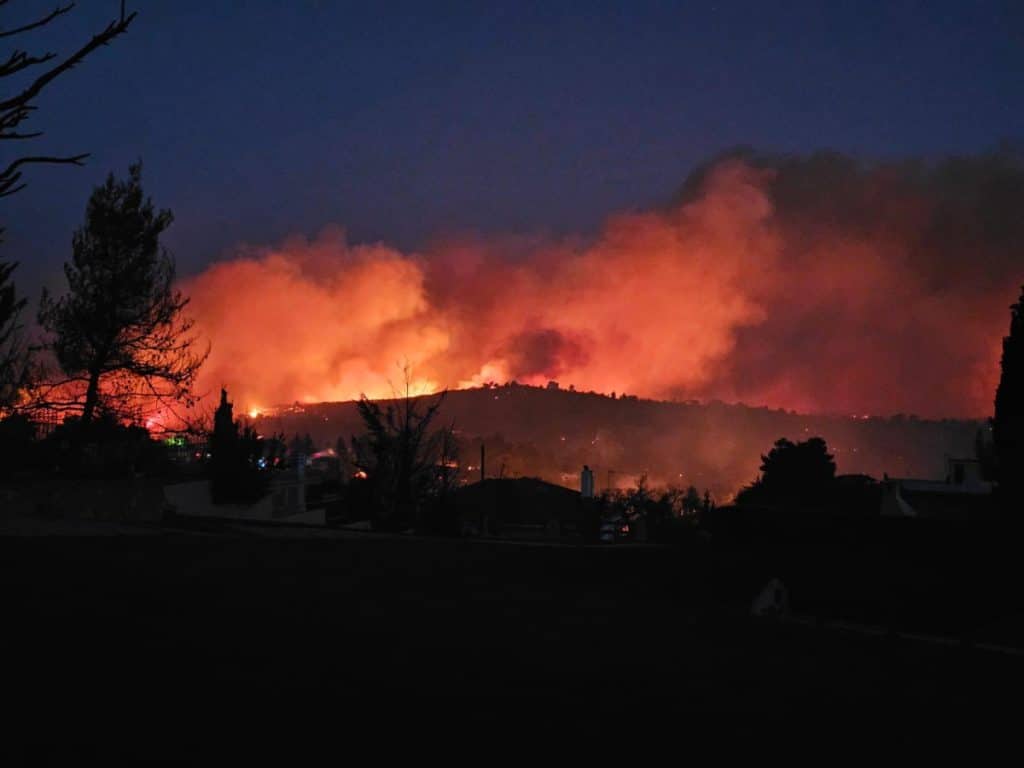 Turcia trimite două avioane și un elicopter în Grecia. A fost emisă avertizare de pericol de incendiu extrem
