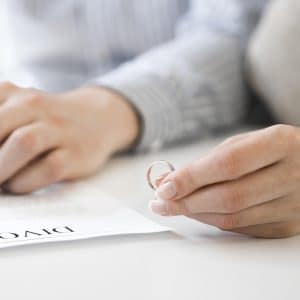 China pune bețe în roate cetățenilor săi care vor să divorțeze: „Ce regulă stupidă!”