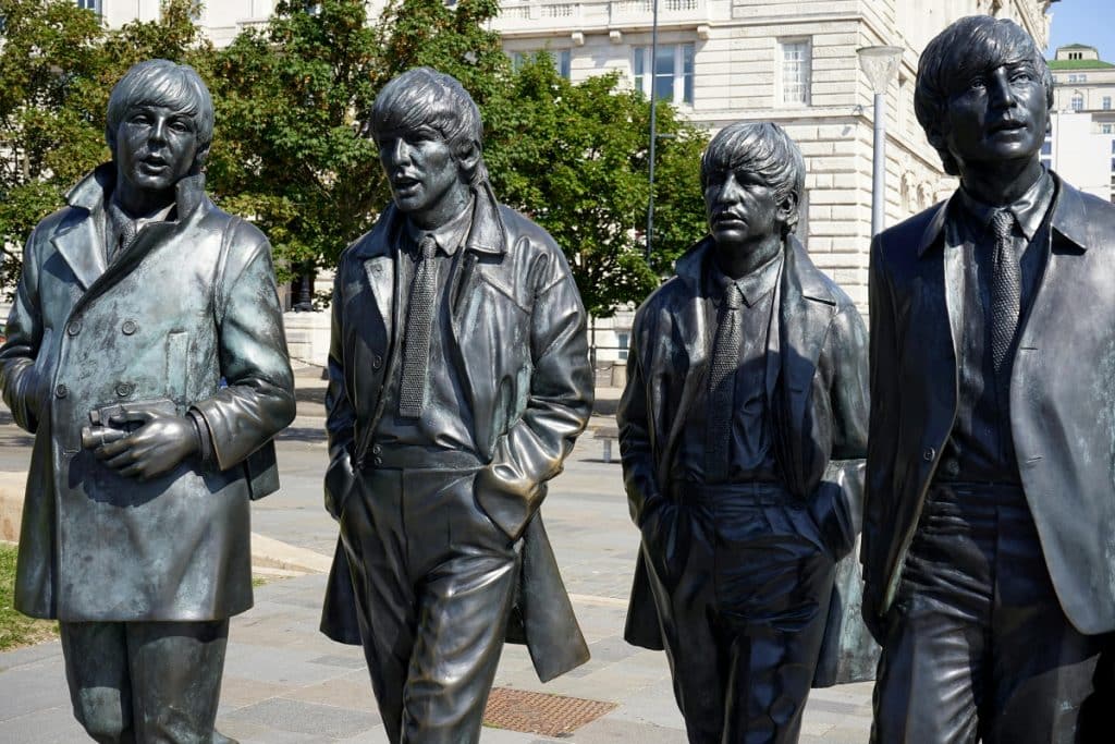 Cât costă o noapte de cazare în casa care a găzduit începuturile formației Beatles – Video