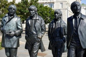 Cât costă o noapte de cazare în casa care a găzduit începuturile formației Beatles – Video