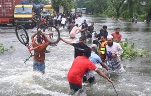 Peste 300.000 de persoane, afectate de inundații în sud-estul Bangladeshului – FOTO