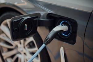 Gigantul auto care a devansat Tesla, în premieră, pe piaţa automobilelor electrice din UE