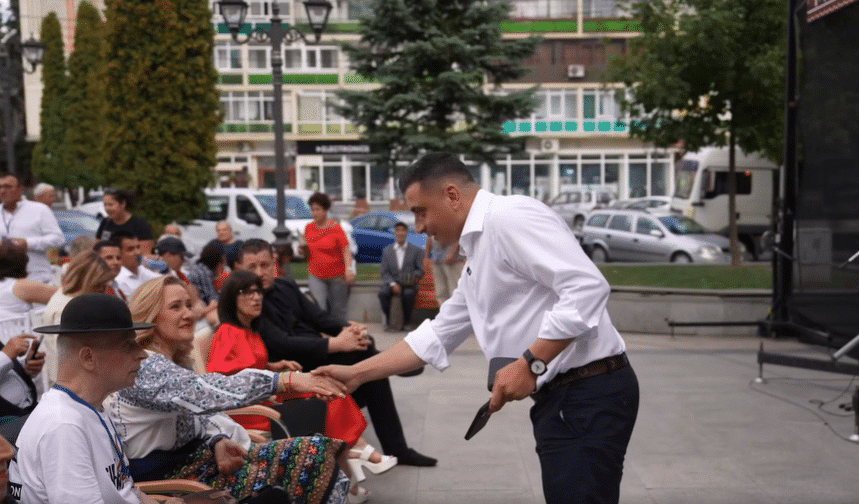 VIDEO: Cum a fost primit George Simion la Câmpulung în fieful Elenei Lasconi – 60m.ro