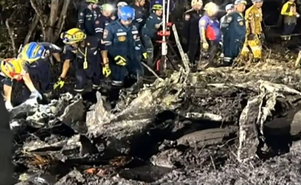 Nouă persoane, între care și doi copii, dispărute în urma unui accident aviatic