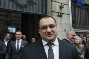 Publicistul Iulian Capsali i-a adresat o întrebare extrem de corectă, la care europarlamentarul Cristian Terheș refuză să îi răspundă: sunteți loial jurământului dat față de SUA sau neamului din care faceți parte? – 60m.ro