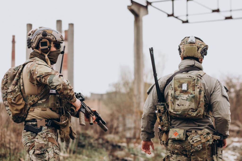 Rușii își blindează mașinile militare cu bucăți de cauciuc, pentru a nu fi distruse de dronele ucrainene / video viral