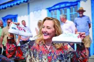 Lasconi e penibilă! Spune că ar numi un premier de la PNL, sluga PSD. Păi atunci să votăm PNL – 60m.ro