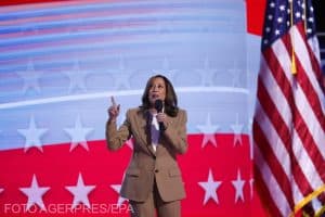 Harris îi cere lui Trump să dezbată cu microfoanele pornite tot timpul