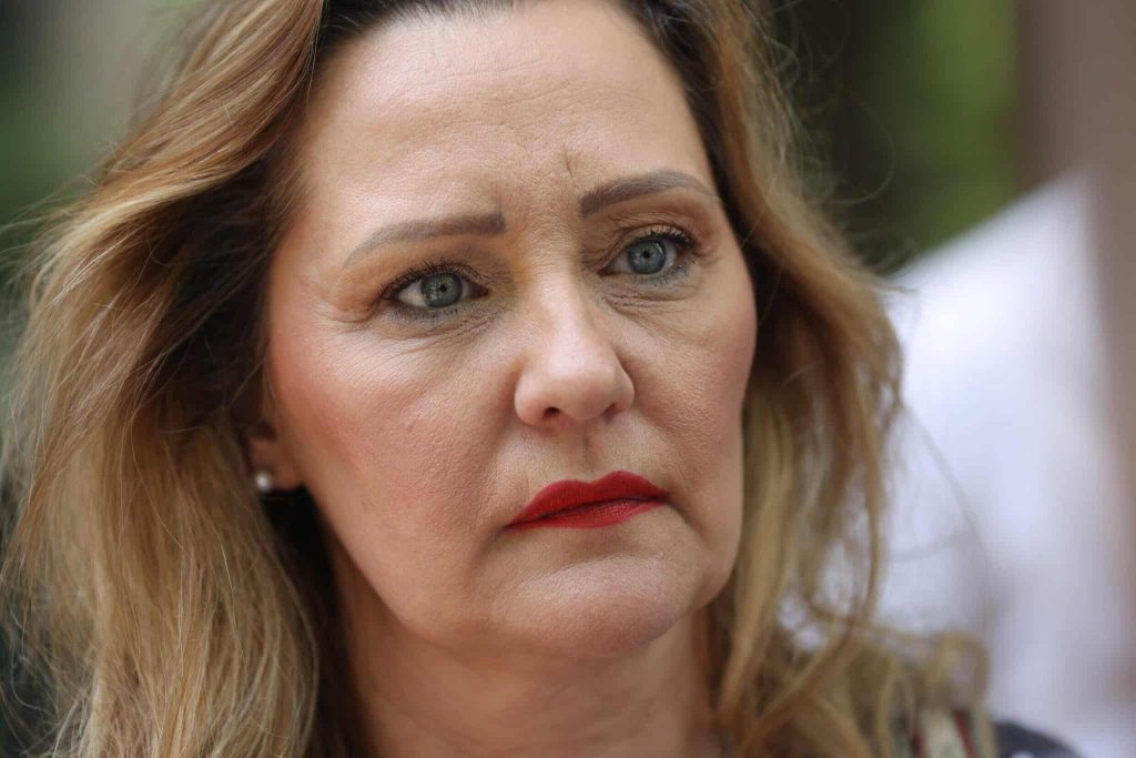 Doamna Elena Lasconi, vă reamintiţi numele conspirativ al dumneavoastră? Când și unde, în afară de vizitele făcute la biroul fostului director SRI Radu Timofte, vă întâlneați cu “Rareș” și “Sorin”? – 60m.ro