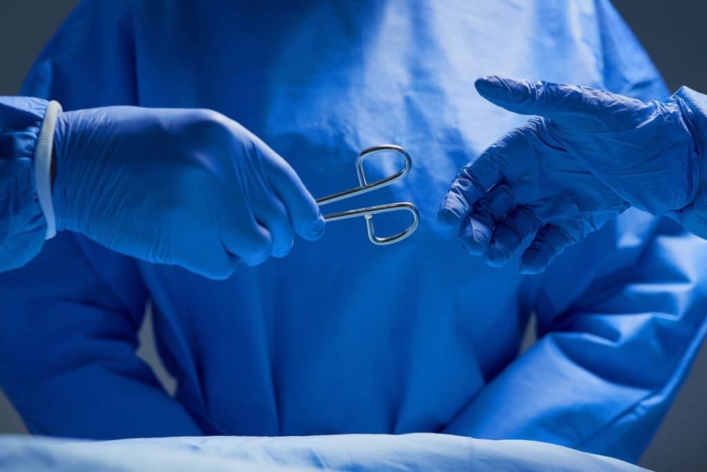 Un bărbat a murit din cauza unui medic care i-a îndepărtat organul greșit, susține familia acestuia
