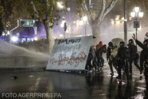 Mii de oameni în stradă după ce Guvernul Georgiei îndepărtează țara de integrarea în UE. Autoritățile au folosit gaze lacrimogene și tunuri cu apă