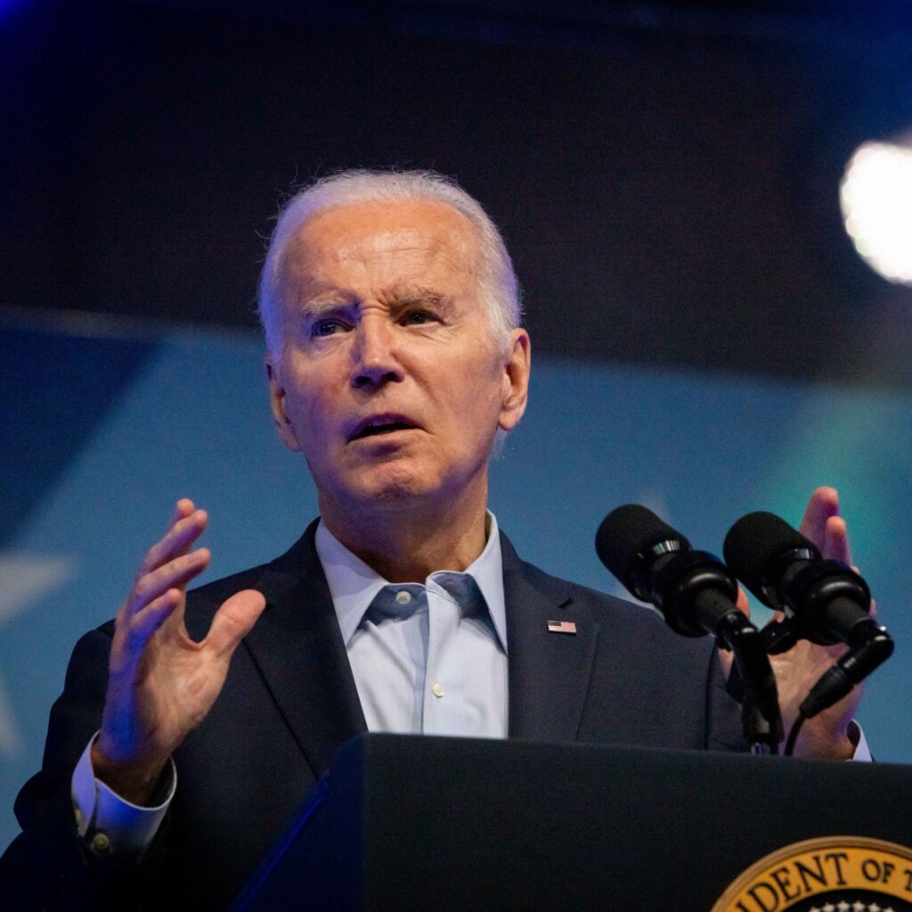 Joe Biden l-a graţiat pe fiul său în cazurile de fraudă fiscală şi posesie ilegală de arme de foc, deși a promis că nu o va face