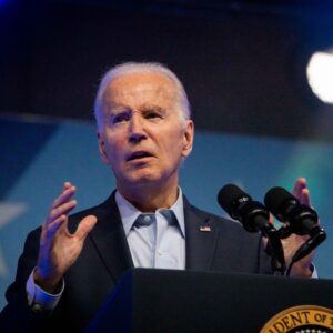 Joe Biden l-a graţiat pe fiul său în cazurile de fraudă fiscală şi posesie ilegală de arme de foc, deși a promis că nu o va face