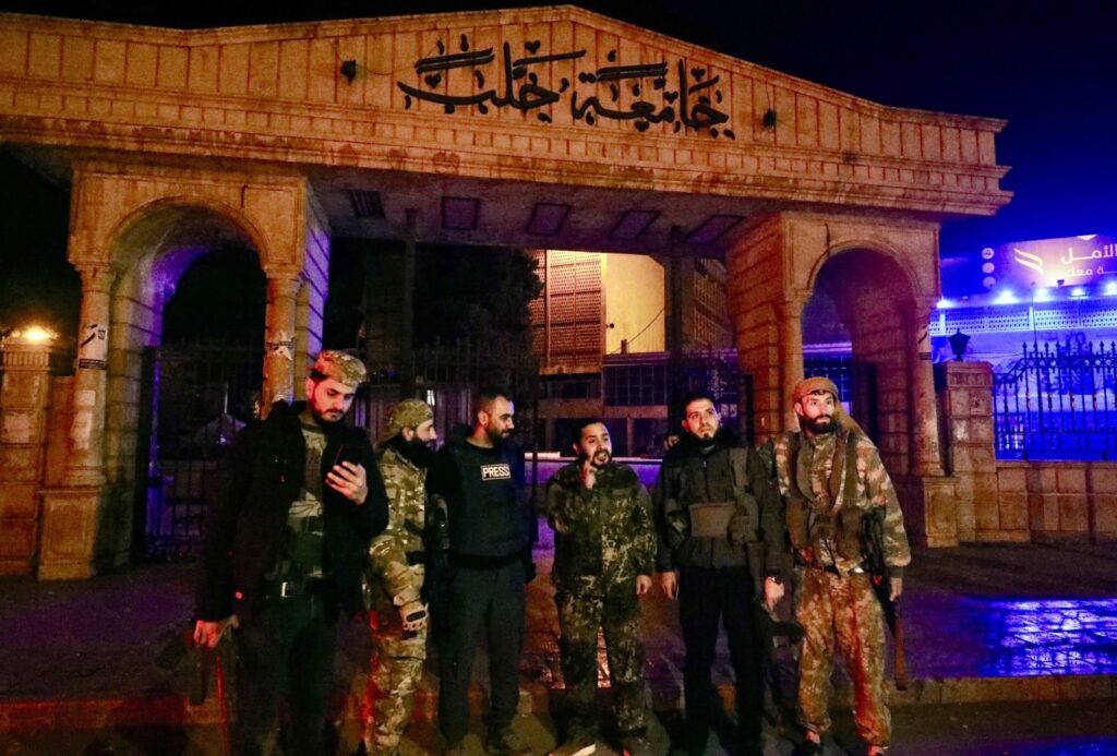 Tensiuni la cote maxime în Siria: Forțele rebele se apropie de Hama. Regimul lui Assad, în pericol /video