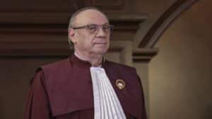 La ce motivare au dat, judecătorii CCR ar fi mai potriviți portari de clădire decât judecători – 60m.ro