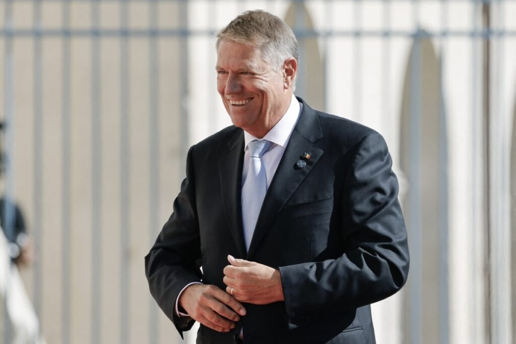 CCR îl împăiază pe dictatorul Iohannis la Cotroceni: „Îşi va exercita mandatul până la depunerea jurământului de către preşedintele ce va fi ales” – 60m.ro