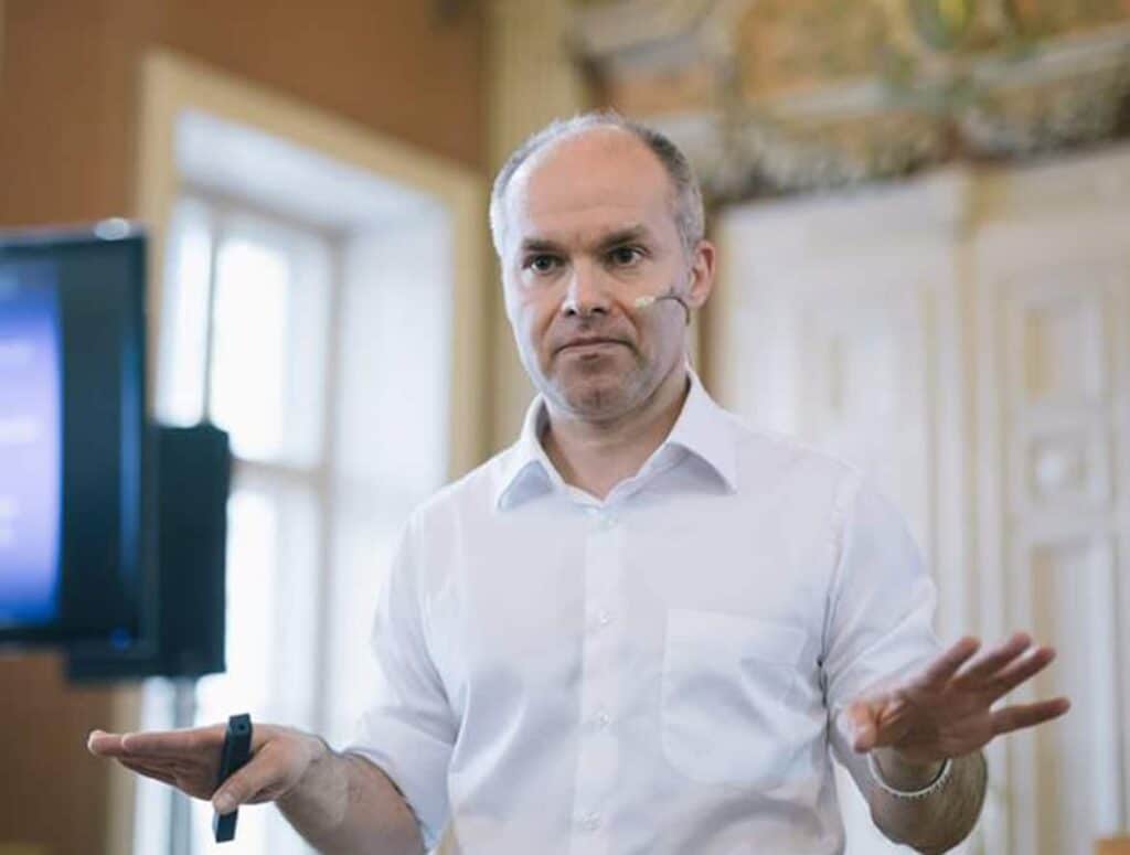 Funeriu, despre Antonescu: Mă întreb cât de mult urăște Crin-gură-mare-cap-mic poporul român!? Propune un securist ca președinte al României – 60m.ro