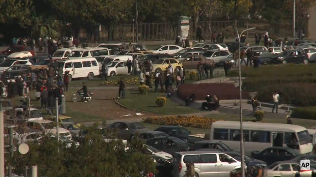 Sirienii, sărbătoare în centru Damascului după căderea președintelui Bashar al-Assad