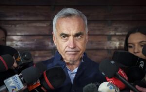 Presa coruptă de partide continuă scenariul de discreditare a candidatului Călin Georgescu. I-au luat dreptul de a fi președinte – 60m.ro