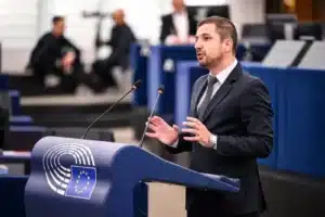 Adrian Axinia: Parlamentul European trebuie să ia poziție față de anularea alegerilor prezidențiale orchestrată de grupul condus de Klaus Iohannis – 60m.ro