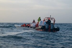 Peste 100 de migranți, de pe patru bărci, au fost salvați în tentativele de traversare a Canalului Mânecii. 64 se aflau la bordul unei singure ambarcațiuni