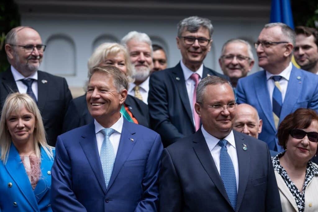 ”Nicolae Ciucă a fost singurul lider de partid, care era și candidat, care a protestat și i-a luat apărarea lui Călin Georgescu, după ce BEC a dispus retragerea propagandei electorale online” – 60m.ro