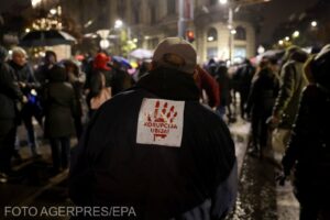 Protest uriaș la Belgrad. Sârbii cer demisia guvernului după prăbușirea acoperișului gării din Novi Sad / video
