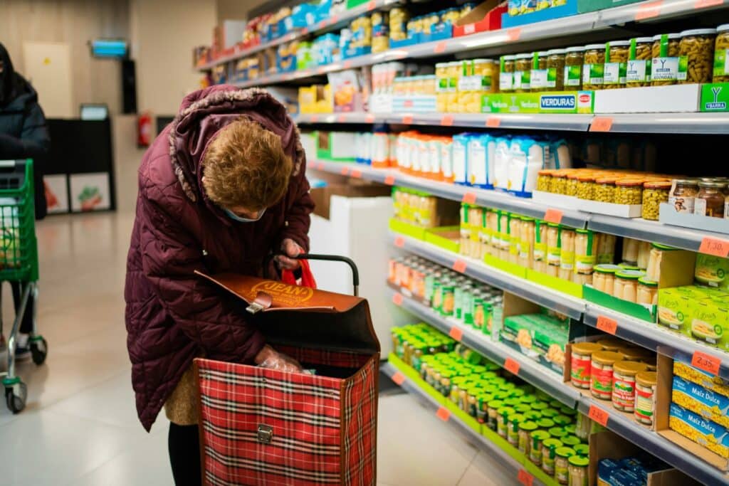 Supermarketurile din Germania îi avertizează pe nemți că ar putea să găsească rafturile goale înainte de Crăciun