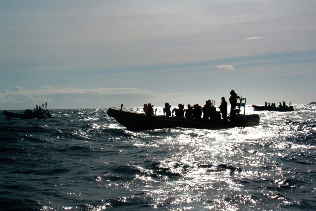 Peste 100 de persoane, salvate în operațiuni ale Franței de Crăciun. Încercau să treacă în Marea Britanie