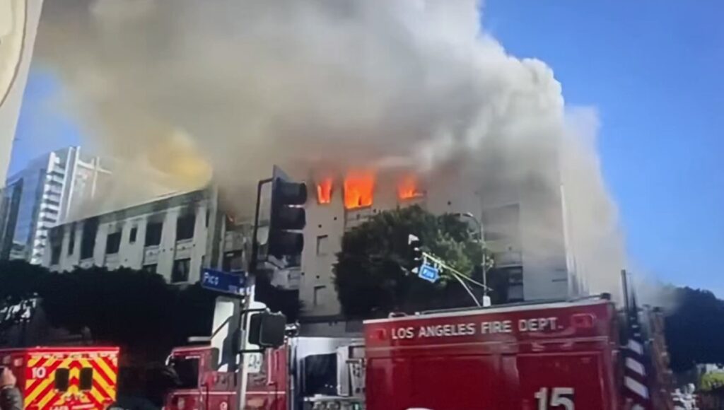 Hotelul Morrison din Los Angeles, un simbol istoric, distrus de un incendiu de proporții – VIDEO