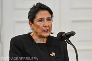 Cine este Salome Zourabichvili, președinta Georgiei, care refuză să plece din funcție. Un fost fotbalist al lui Manchester City ar urma să o înlocuiască