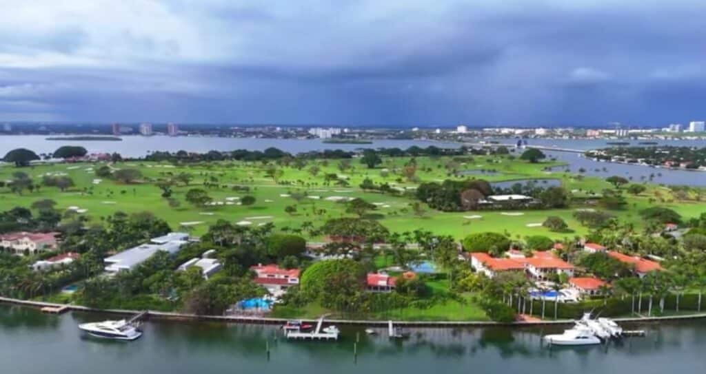 Cu cât se vinde un teren de lângă casa lui Jeff Bezos