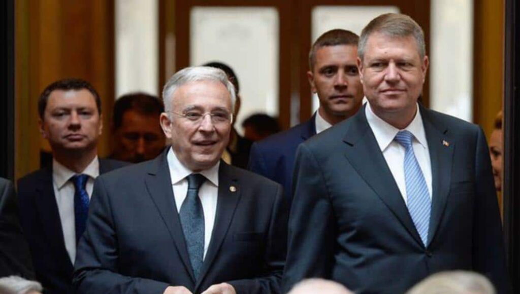 Isărescu ar trebui să intervină în monopolul bancar și să pună băncile să finanțeze producția, nu consumul – 60m.ro