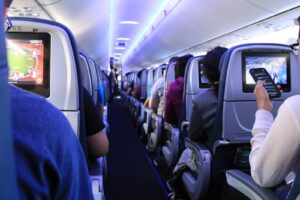 Motivul pentru care un pasager a fost dat în judecată de o companie aeriană. I se cer despăgubiri de 15 mii de euro