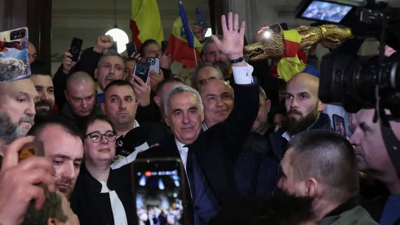 Mesajul lui Călin Georgescu după mitingul AUR: ”Reluarea turului doi al alegerilor prezidențiale este singura modalitate prin care corupții își pot cere iertare de la popor” – 60m.ro