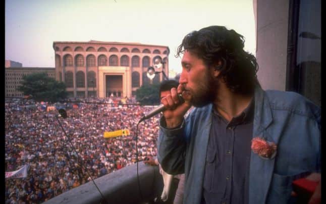 Marian Munteanu, fostul lider al Mişcării studenţeşti anticomuniste din 1990: „Zeci de mii de oameni (probabil peste 100.000!) au mărșăluit pașnic în București, oferind imaginea unei ample ridicări PATRIOTICE pentru susținerea valorilor democratice și a celor naționale – 60m.ro