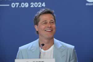 O femeie, escrocată cu 830.000 de euro de un fals Brad Pitt, a ajuns virală și victimă a hărțuirilor online