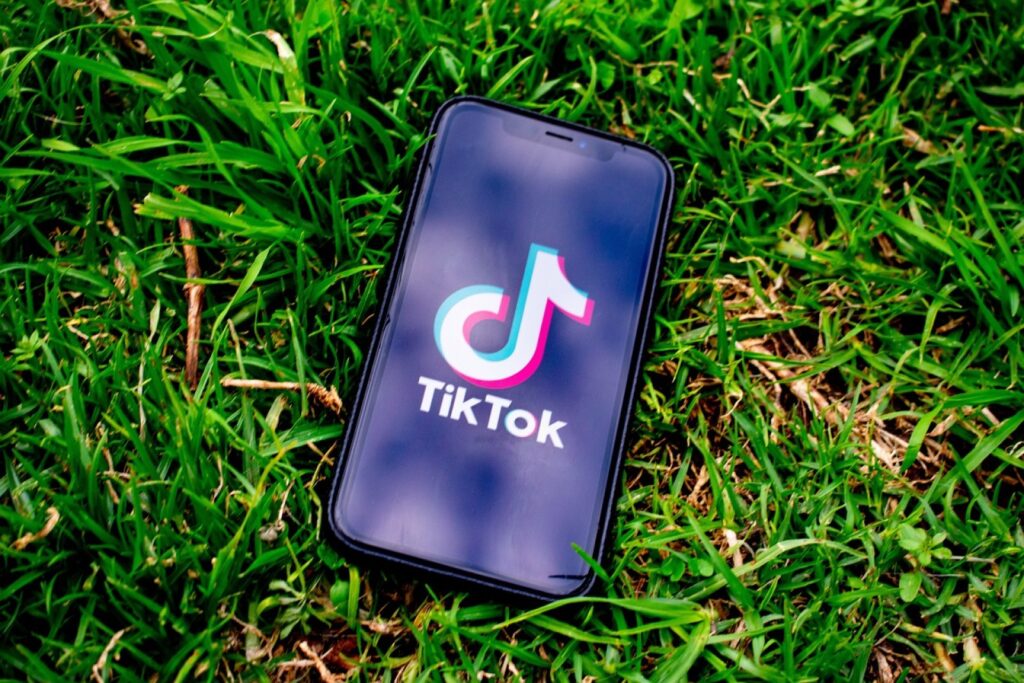 Cum arată „TikTok-ul refugiaților”. Semne de concurență serioasă pe piața platformei puse sub semnul interzicerii în SUA