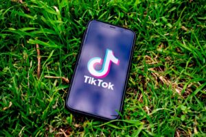 Cum arată „TikTok-ul refugiaților”. Semne de concurență serioasă pe piața platformei puse sub semnul interzicerii în SUA