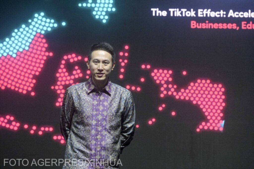 În zorii interzicerii aplicației în SUA, CEO-ul TikTok a fost invitat la învestirea lui Trump. Va sta lângă Elon Musk