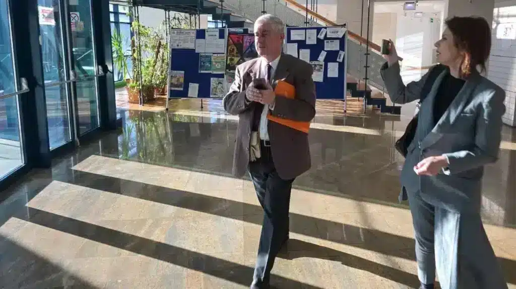 Directorul Muzeului Național de Istorie a lovit telefonul unei jurnaliste care îl filma, înainte să fie demis – 60m.ro