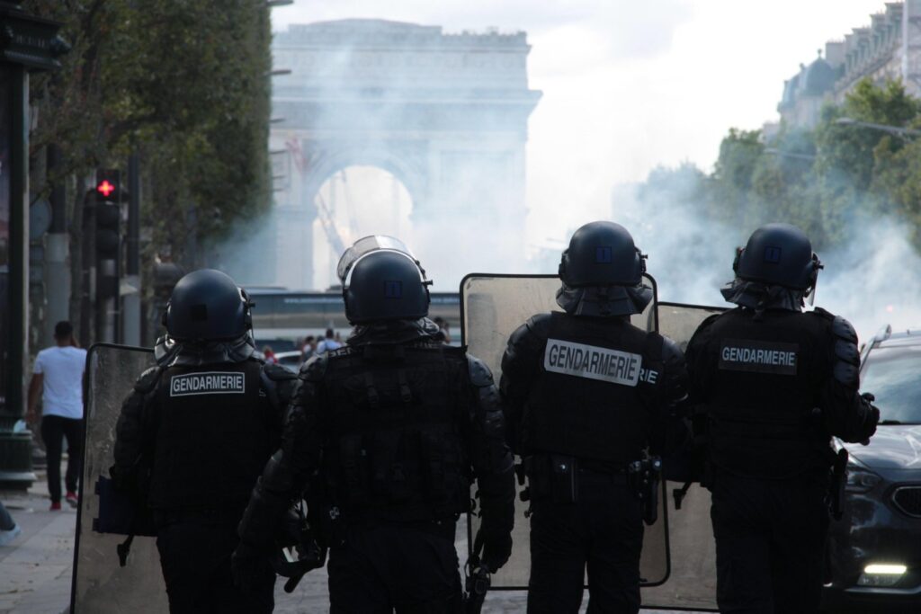 Alertă de la Jandarmeria franceză: Pregătiri pentru eventualitatea unui conflict armat