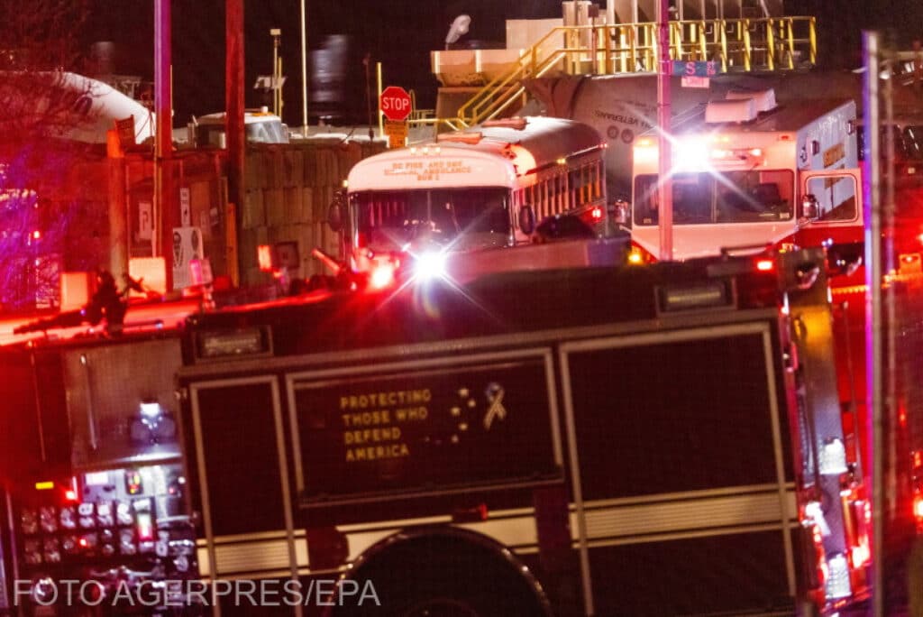 Accident aviatic „teribil” la Washington. Un avion de pasageri s-a ciocnit cu un elicopter