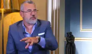 VIDEO Sorin Constantinescu îl dă de gol pe Crin Antonescu: juca poker la mese private, are datorii pe la tot orașul – 60m.ro