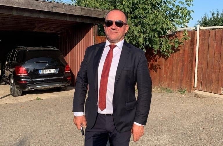 Fost primar PSD arestat pentru că ar fi sechestrat la ferma sa şase persoane aflate în situaţii dificile pe care le-ar fi forţat să muncească – 60m.ro