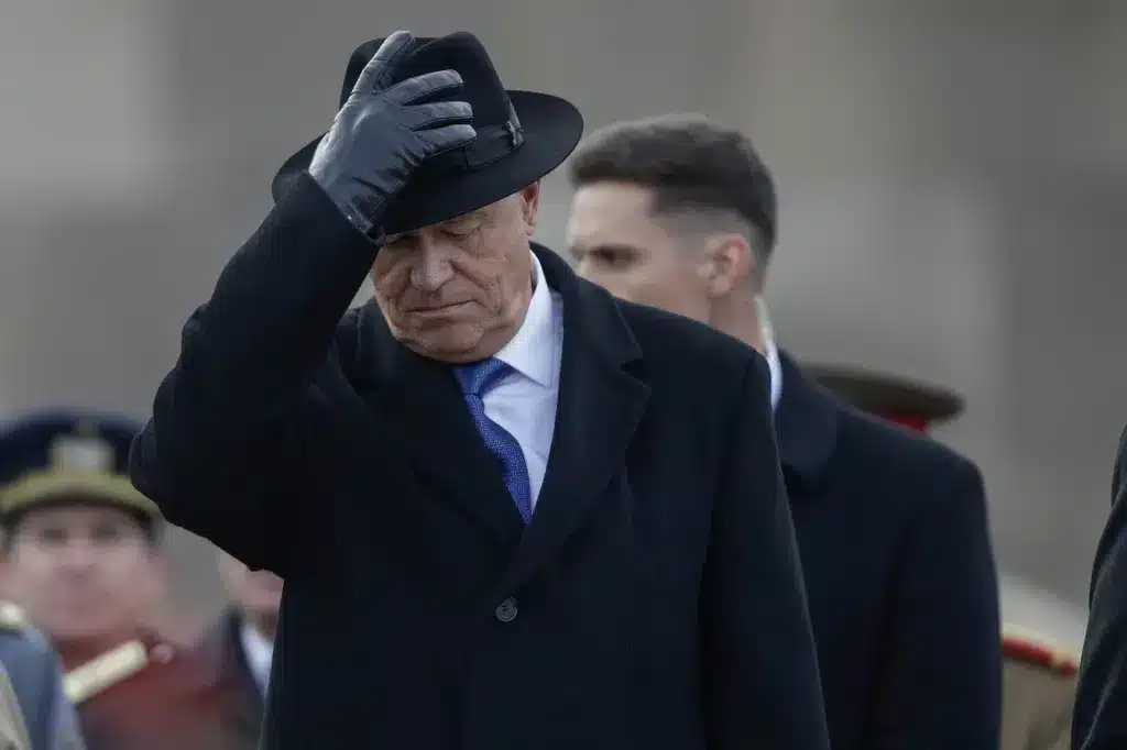 Demisia unui om singur. Rămâne Sistemul – 60m.ro