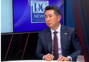 Ambasadorul Rim Kap-soo, decorat cu Ordinul „Serviciu Credincios”. Obuzierele K9 sau sistemele MANPAD, o mică parte a nivelului fără precedent la care a ajuns relația dintre România și Coreea